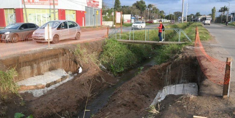 Santa Fe: se inició la construcción de tres puentes peatonales sobre Aristóbulo del Valle