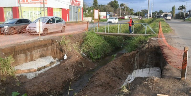 Santa Fe: se inició la construcción de tres puentes peatonales sobre Aristóbulo del Valle