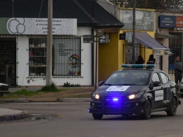 Dos detenidos en barrio Yapeyú, Santa Fe, por violar perimetral: un policía resultó herido