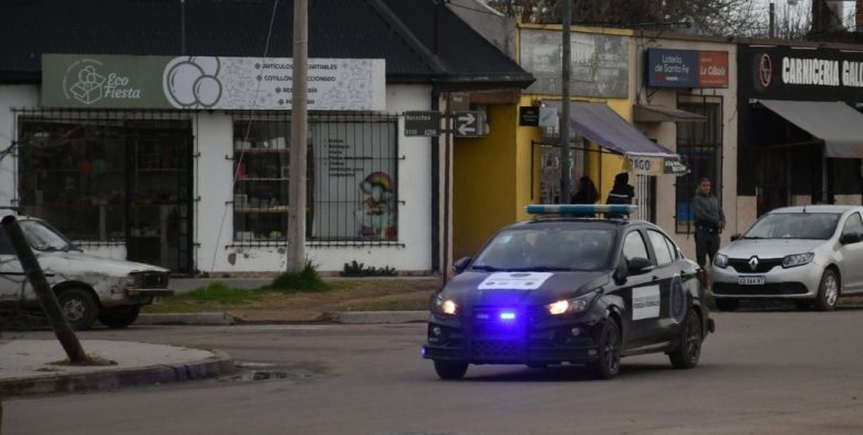 Dos detenidos en barrio Yapeyú, Santa Fe, por violar perimetral: un policía resultó herido