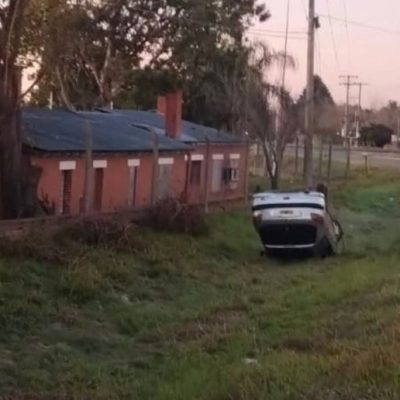 Volcó un automóvil en el acceso de la Ruta Nacional 168 a la Ruta Provincial 1, en Santa Fe