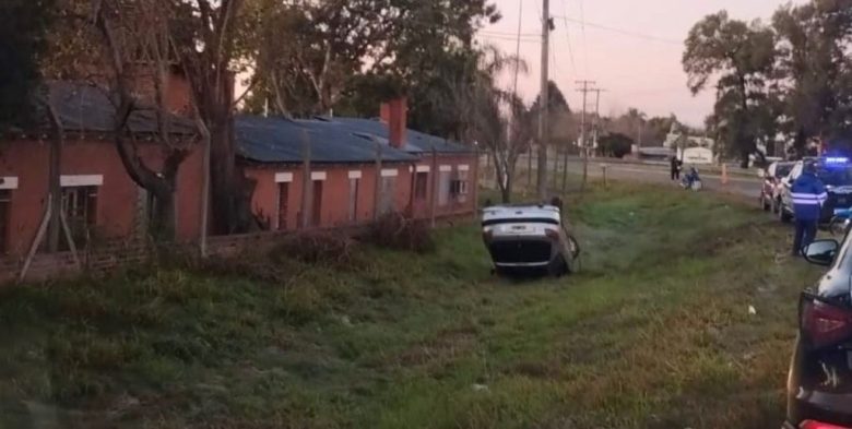 Volcó un automóvil en el acceso de la Ruta Nacional 168 a la Ruta Provincial 1, en Santa Fe