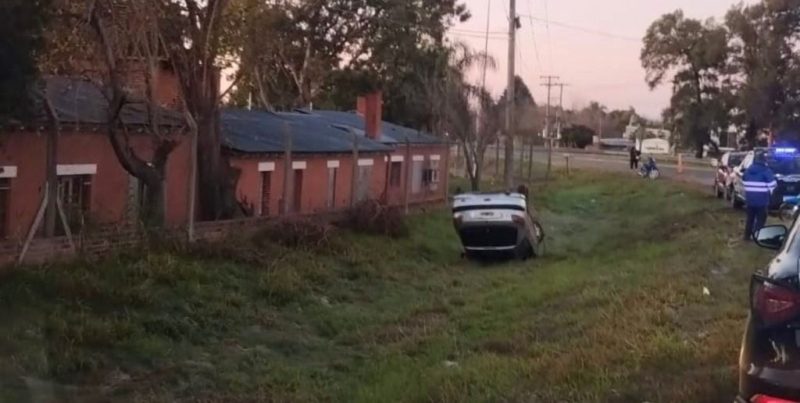Volcó un automóvil en el acceso de la Ruta Nacional 168 a la Ruta Provincial 1, en Santa Fe