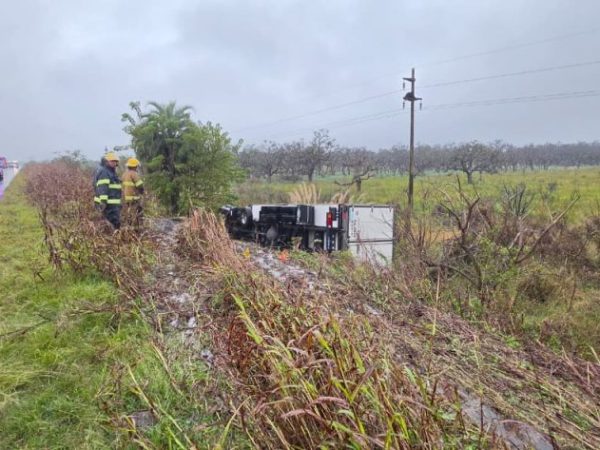 Ruta 11: dos jóvenes hermanos murieron tras un choque entre un automóvil y un camión