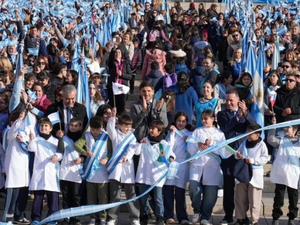 Pullaro inauguró las obras del Monumento a la Bandera en Rosario y desafió: «Cuando no se roba, la plata alcanza»