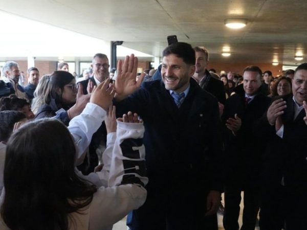 Pullaro inauguró una nueva escuela secundaria en Hughes