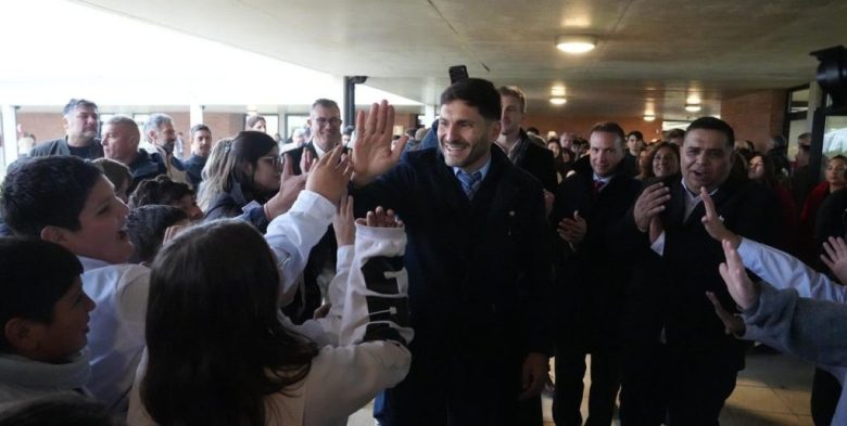 Pullaro inauguró una nueva escuela secundaria en Hughes