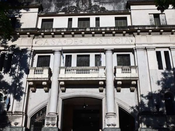 Prisión preventiva para un efectivo policial que intentó robar en una vivienda de barrio Nueva Esperanza de Santa Fe