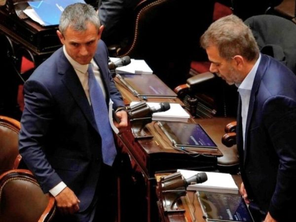 La Libertad Avanza corre a Adorni de la agenda en Diputados para aprobar el Súper RIGI y el acuerdo con holdouts