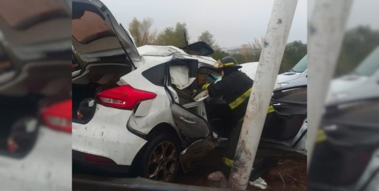 Choque en la Circunvalación Oeste de Santa Fe: un vehículo impactó contra una columna de alumbrado