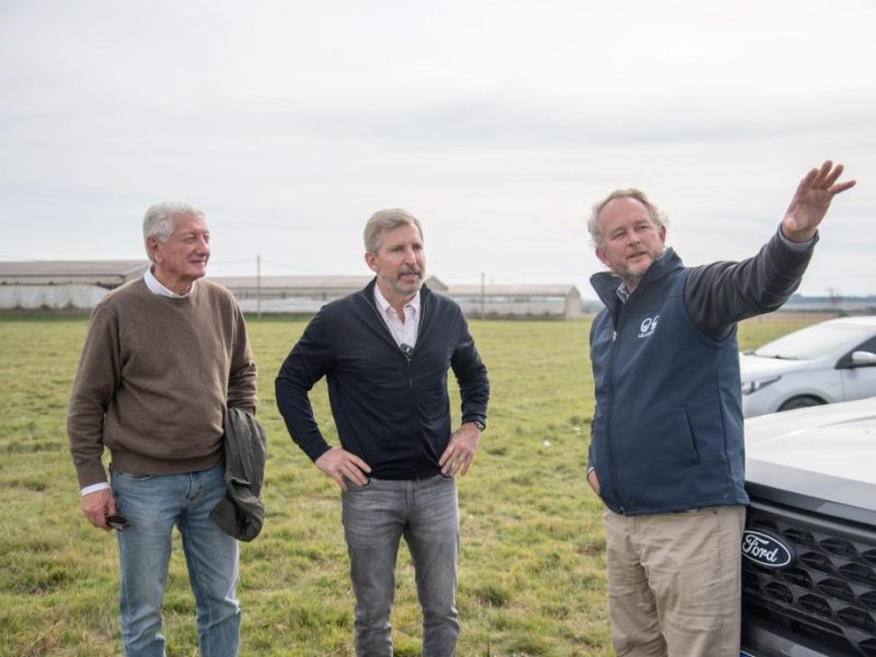 Frigerio visitó criadero de cerdos Los O’Dwyer en Arroyo Barú