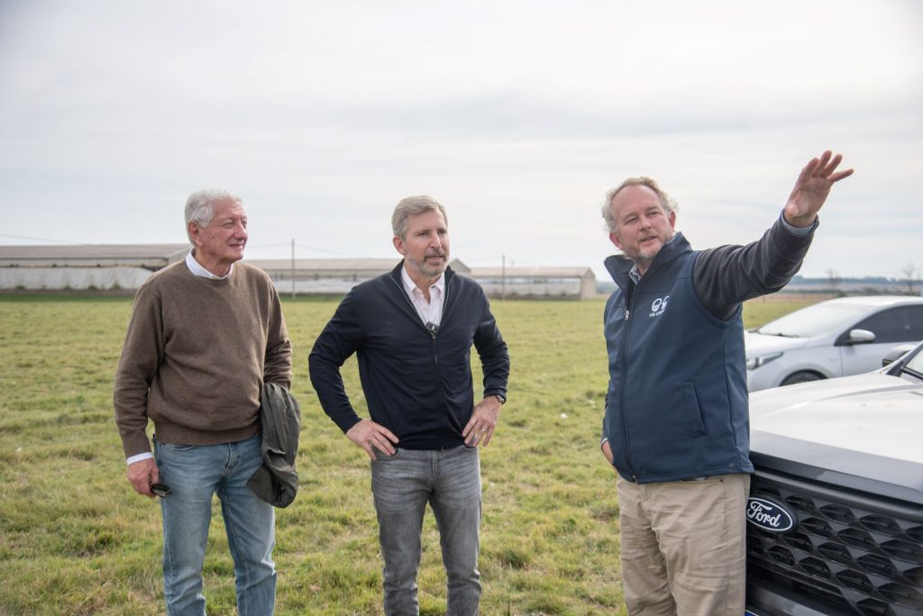 Frigerio visitó criadero de cerdos Los O’Dwyer en Arroyo Barú