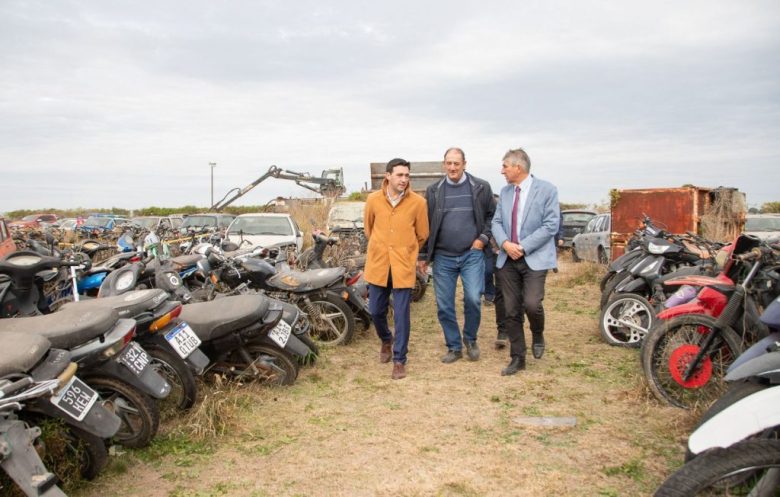 Más de 1.500 vehículos: la Provincia inició un nuevo procedimiento de compactación en Bella Italia