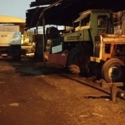 Robaron dos baterías de un camión en la Maestranza Municipal de Santa Fe
