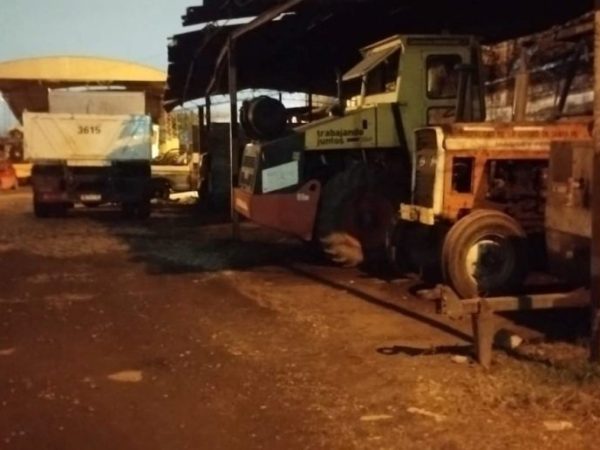 Robaron dos baterías de un camión en la Maestranza Municipal de Santa Fe