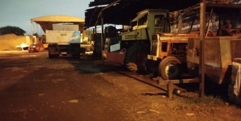 Robaron dos baterías de un camión en la Maestranza Municipal de Santa Fe