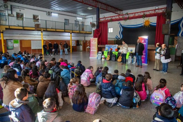 Más de 100 escuelas recibieron donaciones financiadas con bienes recuperados del delito