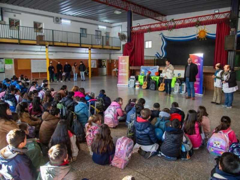 Más de 100 escuelas recibieron donaciones financiadas con bienes recuperados del delito