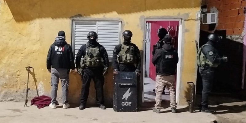 Detuvieron en Av. General Paz de Santa Fe a joven motociclista que atropelló a una mujer y le causó doble fractura de piernas