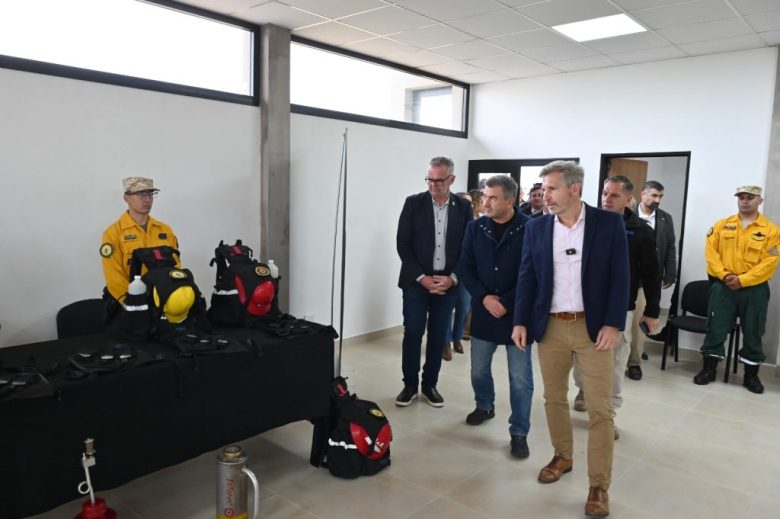 Frigerio en Victoria: habilitó base de la Brigada Forestal e inauguró ampliación del hospital geriátrico
