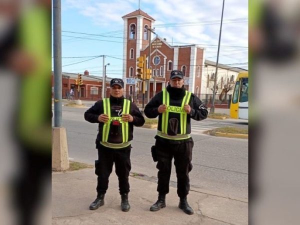 Policías de Santa Fe reanimaron a una beba que dejó de respirar luego de un accidente en la capital provincial