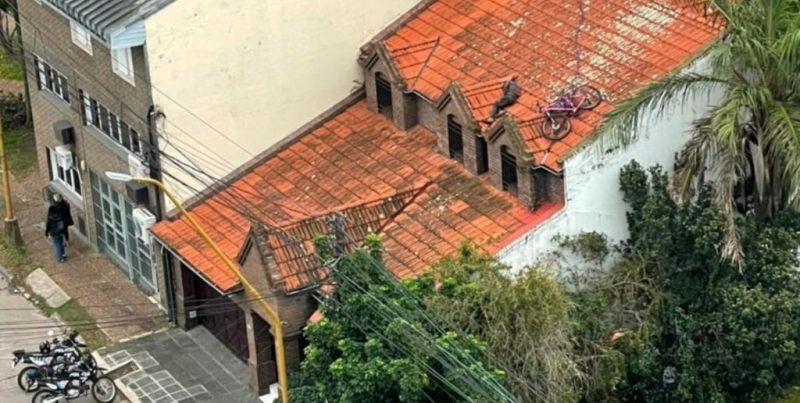 Detenido en barrio Candioti, Santa Fe: robó una bicicleta y fue encontrado dormido en un techo