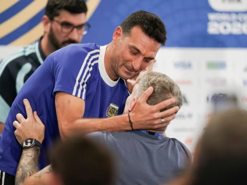 Scaloni confirmó al Dibu para el debut y se emocionó con Palermo