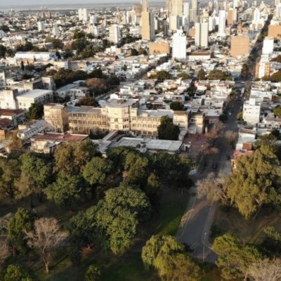 Hombre en situación de calle, detenido en Santa Fe por romper el vidrio de un auto