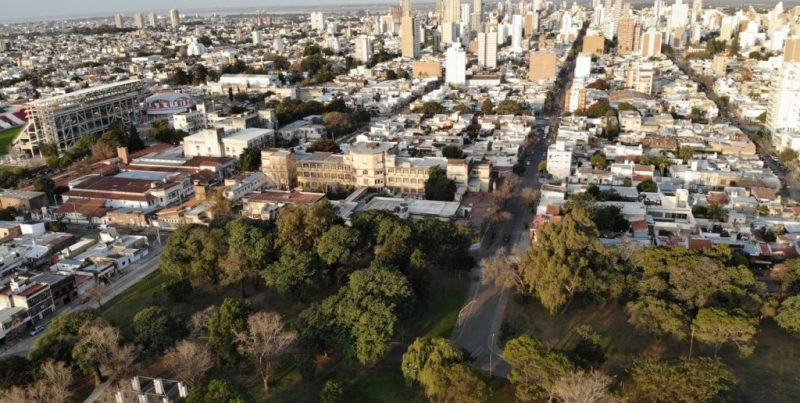 Hombre en situación de calle, detenido en Santa Fe por romper el vidrio de un auto