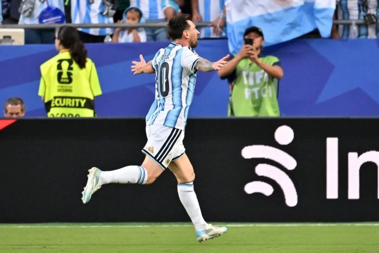 Paseo del campeón del mundo: Messi jugó como lo que es, un dios