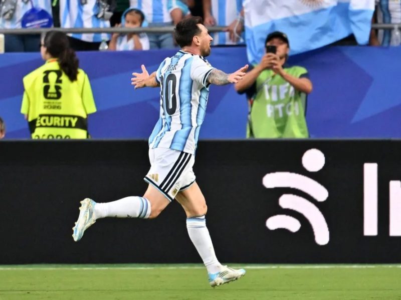 Paseo del campeón del mundo: Messi jugó como lo que es, un dios