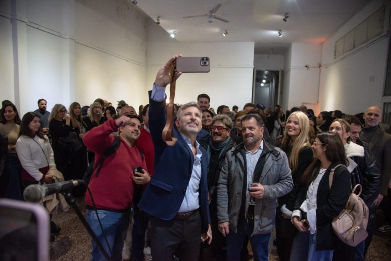 Frigerio garantizó la defensa del rol de los periodistas para la democracia en homenaje provincial