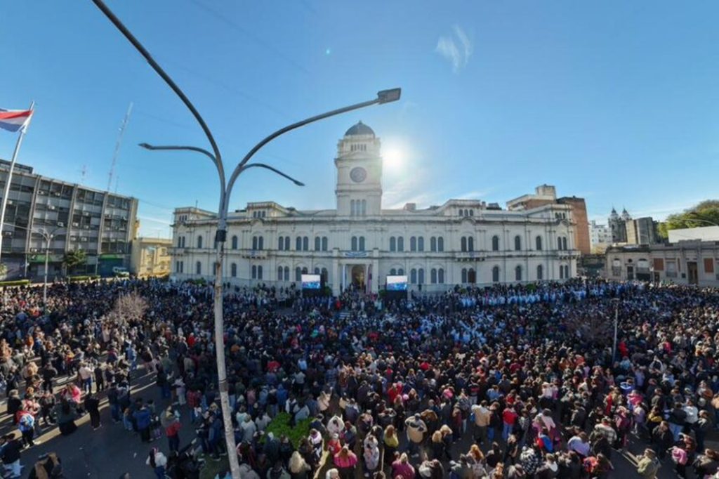 Aluani presidió el acto del Día de la Bandera con promesa de lealtad en Paraná