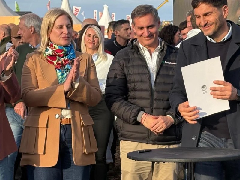 El gobierno provincial presentó su stand en Agroactiva con presencia de Pullaro