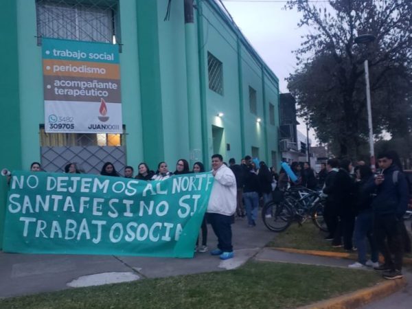 Reconquista: estudiantes de Trabajo Social marcharon en defensa de la carrera
