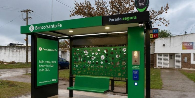 Quiroz impulsa el Programa de Paradas Seguras y Refugios Inteligentes en Santa Fe