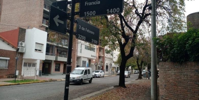 Una mujer fue víctima de un «cuento del tío» en Santa Fe y perdió todos sus ahorros en dólares