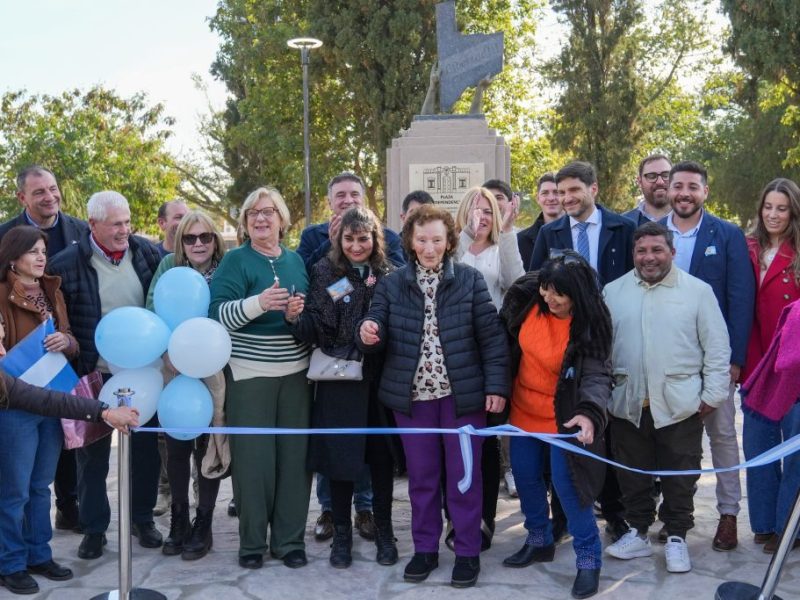 Ceres inauguró la renovación de la Plaza Independencia, ejecutada con fondos provinciales