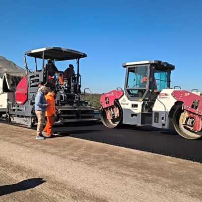 Acceso al Parque Industrial de Alvear: avanzan con la pavimentación de calle Piedrabuena