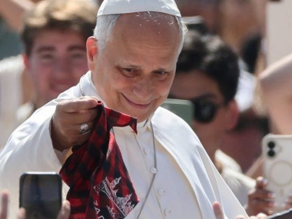 Pullaro gestiona visita del Papa a Rosario tras la pacificación y mejora de la calificación de EE.UU.