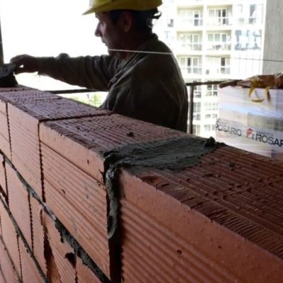 INDEC: la construcción acelera su repunte, pero la actividad industrial sufre una fuerte caída