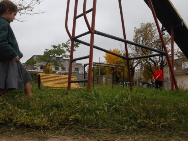 La Municipalidad renovará veredas y sumará juegos en plazas del entorno de Av. Blas Parera, Santa Fe
