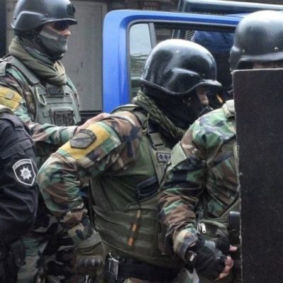 Amenazó a su expareja, se enfrentó a la policía y terminó detenido con estupefacientes