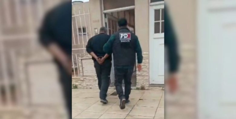 La PDI detuvo a un prófugo buscado por delitos violentos en barrio Nuevo Horizonte de Santa Fe