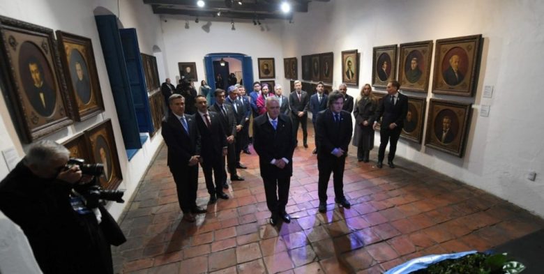 Javier Milei en Tucumán: el Presidente firmó actas protocolares, dio un discurso y encabezó la vigilia independentista