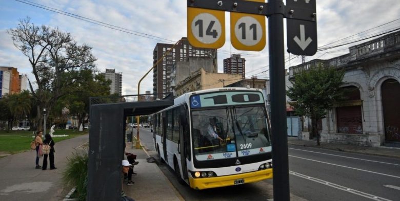 Colectivos en Santa Fe: el congelamiento de subsidios impactaría en boletos de jubilados y estudiantes