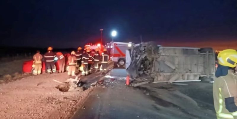 Siniestro vial en Córdoba: un minibús que trasladaba a un equipo de fútbol infantil colisionó con un auto