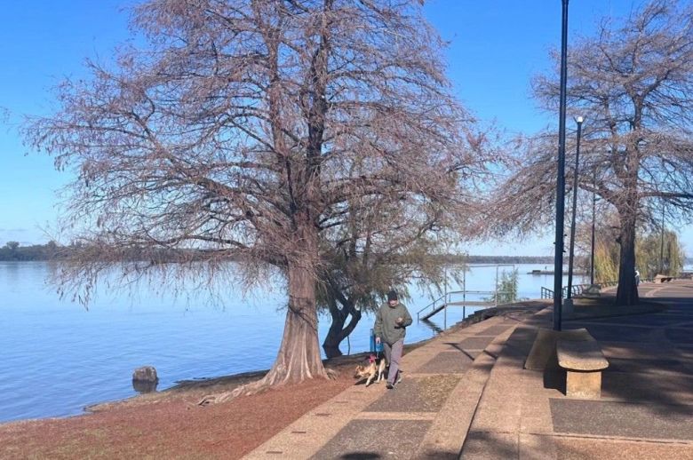 Crece el río Uruguay frente al puerto de Concordia