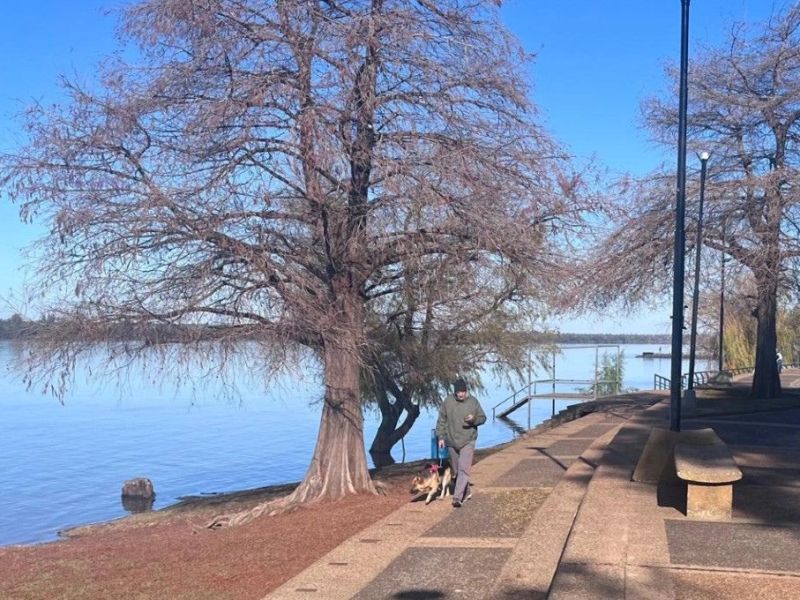 Crece el río Uruguay frente al puerto de Concordia