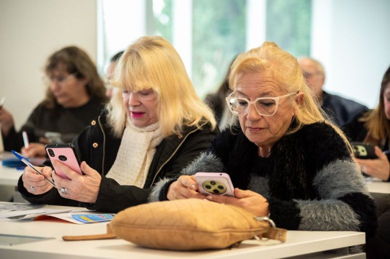 Entre Ríos abrió una nueva capacitación tecnológica gratuita para personas mayores